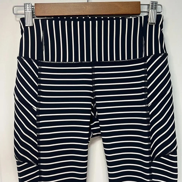 Athleta Women’s Stripe Contender 7/8 Tight In Powerlift Blue and white Capri XS - Picture 3 of 10